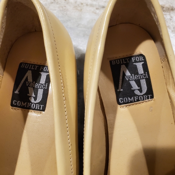 A.J. Valenci BUILT FOR COMFORT - Picture 5 of 5